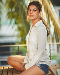 2_isha-talwar-photos-hd-001