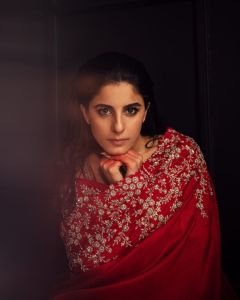 isha-talwar-an-intricate-hand-embroidery-adorn-organza-saree-007