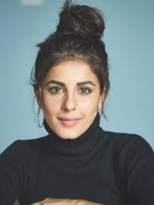isha-talwar-in-black-top-with-messy-hair-style-photos-004