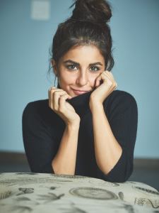isha-talwar-in-black-top-with-messy-hair-style-photos