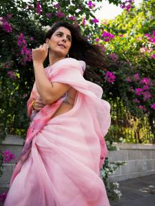 isha-talwar-in-light-pink-saree-with-flower-design-saree-photos-001