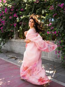 isha-talwar-in-light-pink-saree-with-flower-design-saree-photos