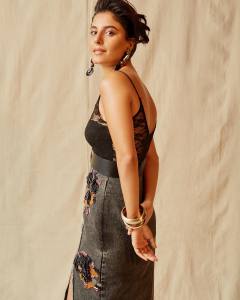 isha-talwar-new-photos-in-black-001