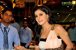 isha_talwar_new_stills-00474