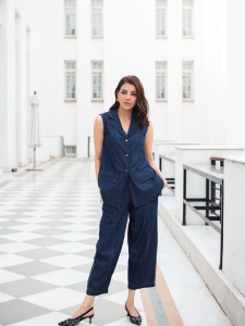 kajal-aggarwal-in-denim-co-ord-set-trending-ideas-photos-003