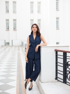 kajal-aggarwal-in-denim-co-ord-set-trending-ideas-photos-004