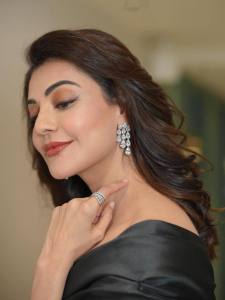 kajal-aggarwal-latest-photos-in-black-outfit-006