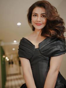 kajal-aggarwal-latest-photos-in-black-outfit-007
