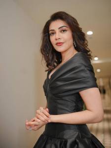 kajal-aggarwal-latest-photos-in-black-outfit-008