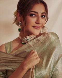 kajal-aggarwal-new-photos-in-pista-green-saree-002