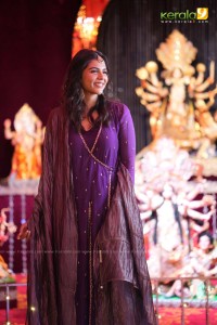 Kalyani-Priyadarshan-at-kalyanaraman-house-navratri-puja-celebration-2022-photos-001-2