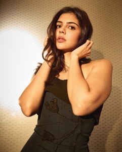 Kalyani-Priyadarshan-evening-wear-look-photos-004