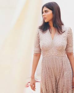 actress-kalyani-priyadarshan-new-photos-in-Peach-colour-gown-002