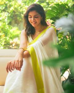 actress-kalyani-priyadarshan-new-photos-in-kerala-white-saree-with-golden-border