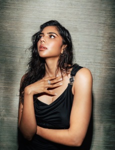 kalyani-priyadarshan-glamour-photoshoot-in-black-gown-style-dress-003