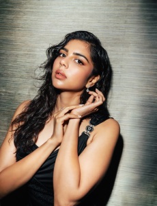 kalyani-priyadarshan-glamour-photoshoot-in-black-gown-style-dress-004