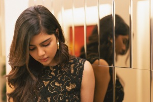 kalyani-priyadarshan-in-full-black-dress-ideas-003