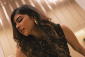kalyani-priyadarshan-in-full-black-dress-ideas-007