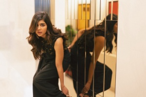 kalyani-priyadarshan-in-full-black-dress-ideas-009
