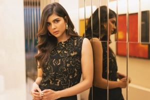 kalyani-priyadarshan-in-full-black-dress-ideas