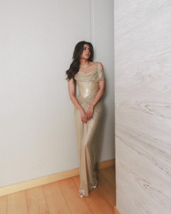 kalyani-priyadarshan-in-golden-stylish-gown-images-002