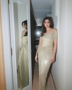 kalyani-priyadarshan-in-golden-stylish-gown-images-004