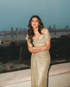 kalyani-priyadarshan-in-golden-stylish-gown-images-005