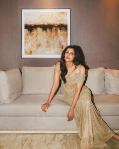 kalyani-priyadarshan-in-golden-stylish-gown-images