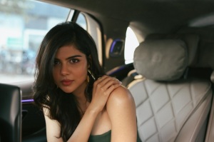 kalyani-priyadarshan-in-latest-gown-style-photos-002