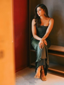kalyani-priyadarshan-in-latest-gown-style-photos-004