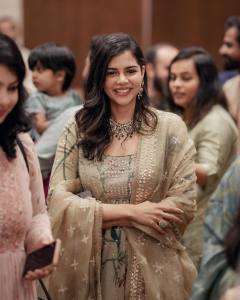 kalyani-priyadarshan-in-light-pastel-ethnic-wear-004