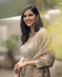 kalyani-priyadarshan-in-light-pastel-ethnic-wear-005