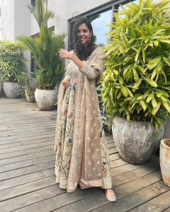 kalyani-priyadarshan-in-light-pastel-ethnic-wear-006