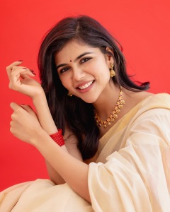 kalyani-priyadarshan-in-onam-dress-photos-latest-001