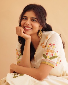 kalyani-priyadarshan-in-onam-dress-photos-latest-002