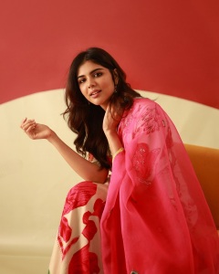 kalyani-priyadarshan-in-onam-vibe-dress-and-makeup-jewellery-photos-002