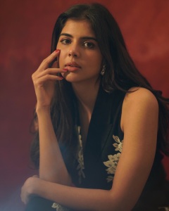 kalyani-priyadarshan-in-onam-vibe-dress-and-makeup-jewellery-photos-010