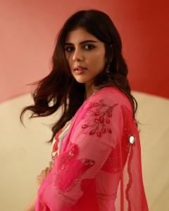 kalyani-priyadarshan-in-onam-vibe-dress-and-makeup-jewellery-photos