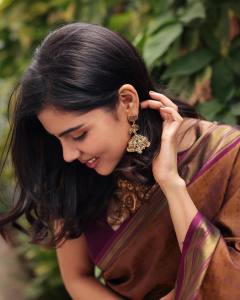 kalyani-priyadarshan-in-pattu-saree-photos-002