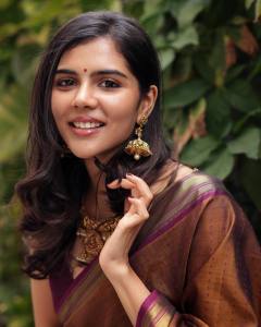 kalyani-priyadarshan-in-pattu-saree-photos-003