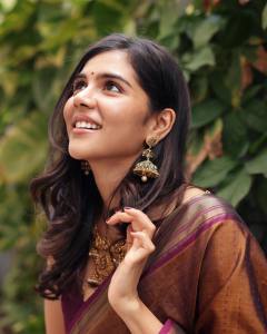 kalyani-priyadarshan-in-pattu-saree-photos-006