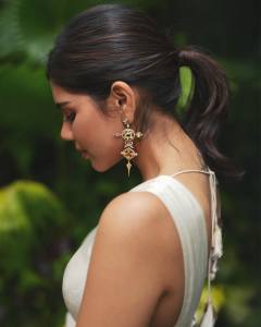 kalyani-priyadarshan-in-sleevless-white-lehanga-look-photos-001