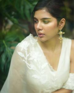 kalyani-priyadarshan-in-sleevless-white-lehanga-look-photos-003