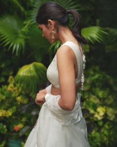 kalyani-priyadarshan-in-sleevless-white-lehanga-look-photos-004