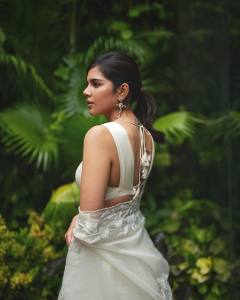 kalyani-priyadarshan-in-sleevless-white-lehanga-look-photos-009