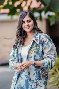 kalyani-priyadarshan-in-thallumaala-style-dress2022-001