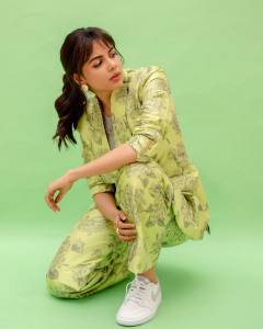kalyani-priyadarshan-in-thallumaala-style-dress2022-004