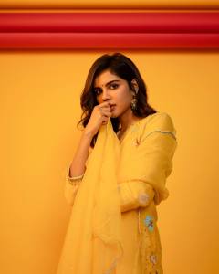 kalyani-priyadarshan-in-yellow-colour-ethnic-kurta-set-photos-003