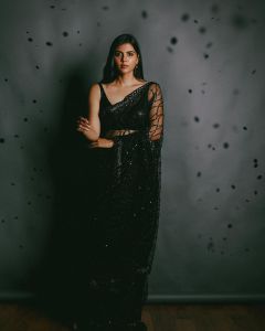 kalyani-priyadarshan-latest-photos-in-black-saree-004