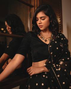 kalyani-priyadarshan-new-photos-in-black-dhavani-001